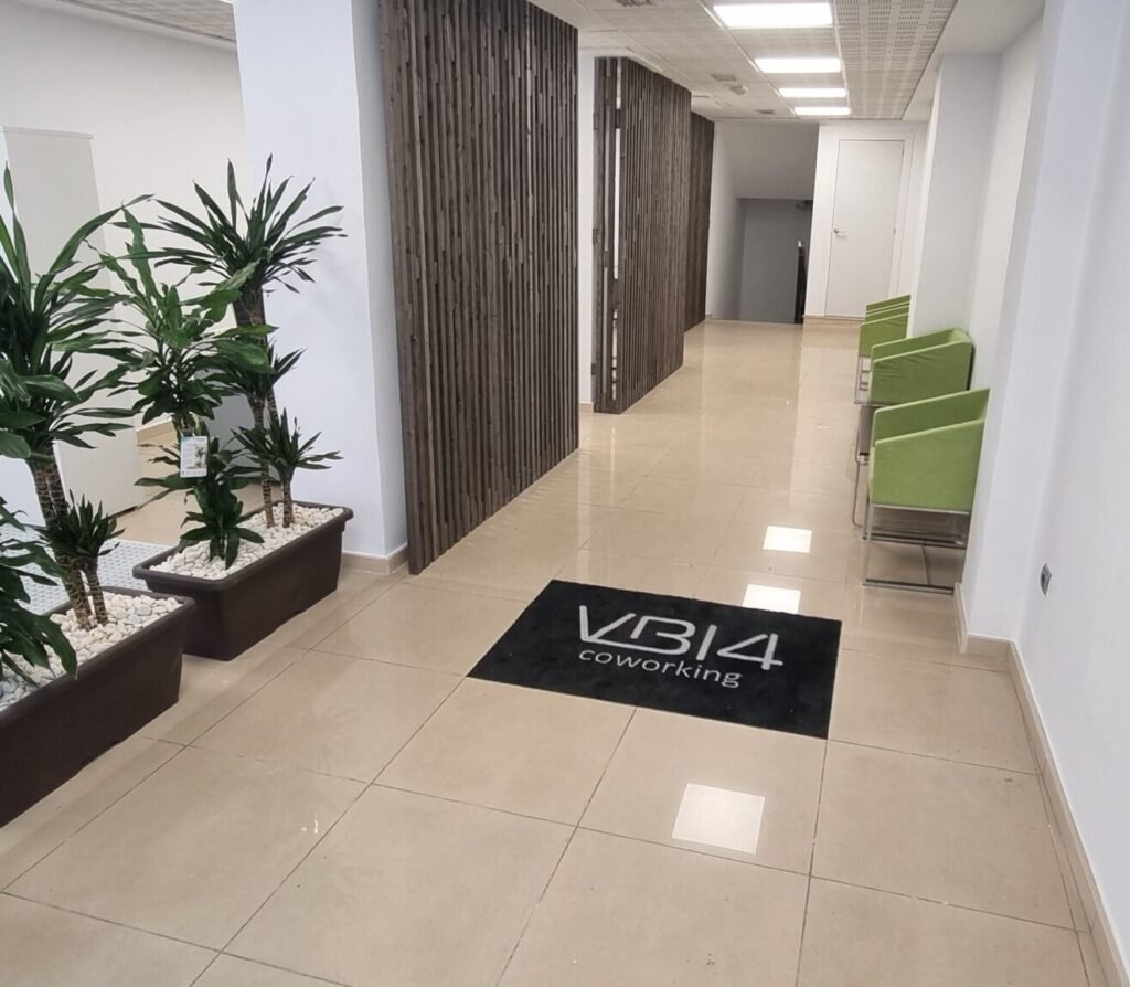 Entrada principal de VBI4, coworking en Elche con espacios de trabajo flexibles